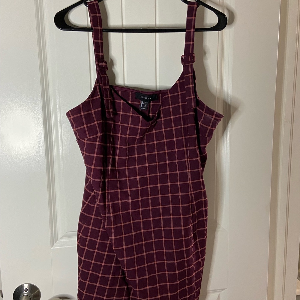 Super cute checkered jumper! Size 2XL but fits like a 1XL